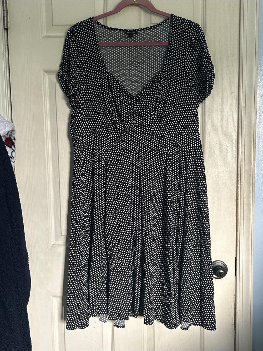 Torrid v neck short sleeve challis polka dot dress size 2X